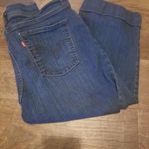 Levis- womens cropped Jean's #548
